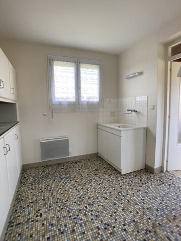 Maison des années 60 à rénover – Fort potentiel en plein centre bourg