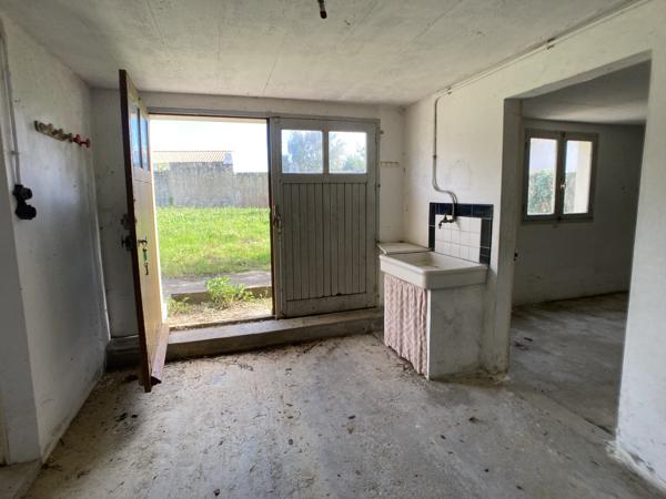 Maison des années 60 à rénover – Fort potentiel en plein centre bourg