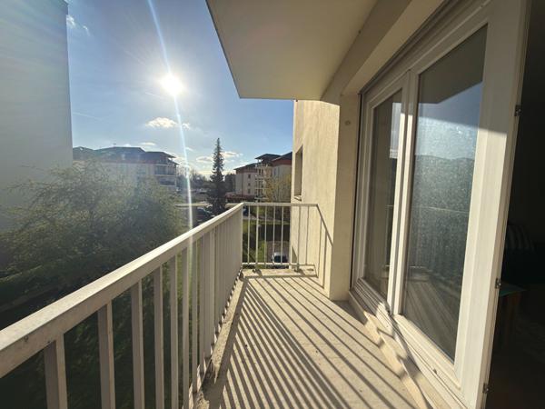 F3 METZ VALLIERES UNE CHAMBRE, CUISINE EQUIPEE, BALCON, STATIONNEMENT SOUS-SOL