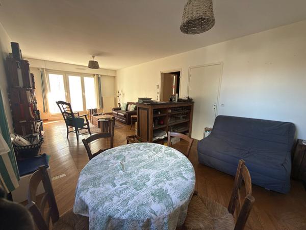 F3 METZ VALLIERES UNE CHAMBRE, CUISINE EQUIPEE, BALCON, STATIONNEMENT SOUS-SOL