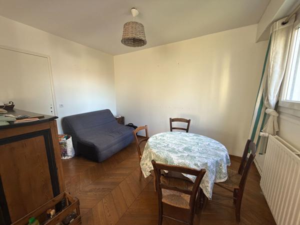 F3 METZ VALLIERES UNE CHAMBRE, CUISINE EQUIPEE, BALCON, STATIONNEMENT SOUS-SOL