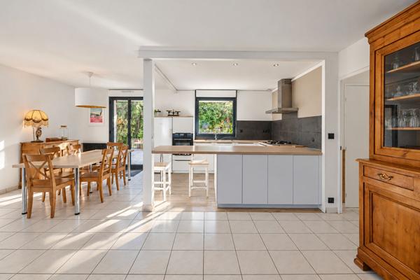 Maison Betton 6 pièce(s) MAISON EN IMPASSE / PROXIMITE ECOLES ET BUS / PIECE DE VIE DE 50 m²  / DEUX CHAMBRES  EN REZ DE CHAUSSEE  / TERRAIN 550 m²