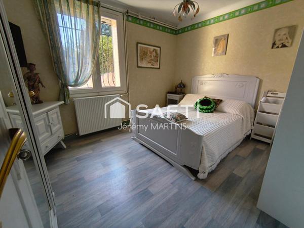 Maison avec piscine sur les hauteurs