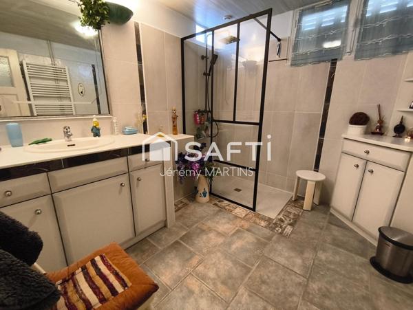 Maison avec piscine sur les hauteurs