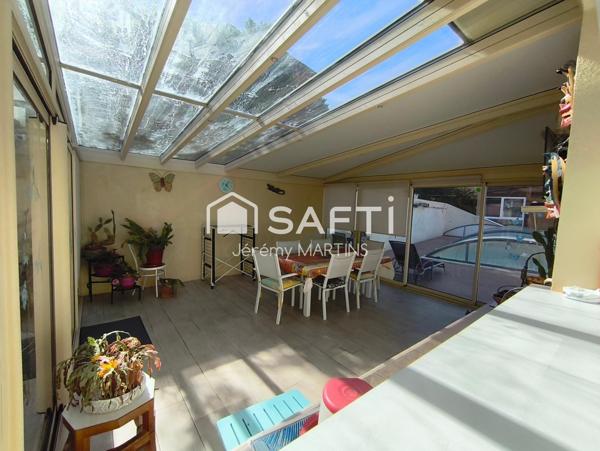 Maison avec piscine sur les hauteurs