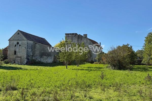 Maison à vendre 11 pièces de 536,4 m² à Puymoyen