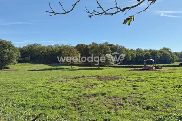 Maison à vendre 11 pièces de 536,4 m² à Puymoyen