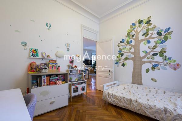 Appartement à LYON 6E ARRONDISSEMENT, 69006 - 3 pièces 76m²