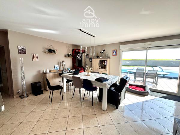 Maison
                                                                                                                                                                                                                                                                                                                        5 pièce(s)                                                                                                                                                                                                          4 chambre(s)                                                                                                                                                                                                          137  m²