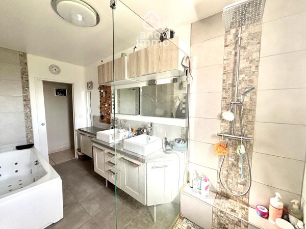 Maison
                                                                                                                                                                                                                                                                                                                        5 pièce(s)                                                                                                                                                                                                          4 chambre(s)                                                                                                                                                                                                          137  m²