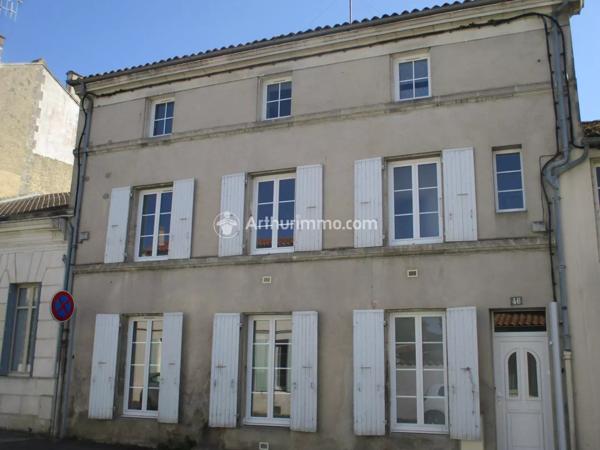 Vente Immeuble 7 pièces 186 m2 à Saint-Jean-d'Angély