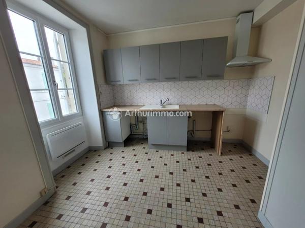 Vente Immeuble 7 pièces 186 m2 à Saint-Jean-d'Angély