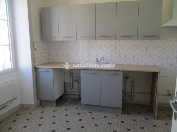 Vente Immeuble 7 pièces 186 m2 à Saint-Jean-d'Angély