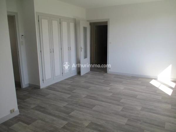 Vente Immeuble 7 pièces 186 m2 à Saint-Jean-d'Angély