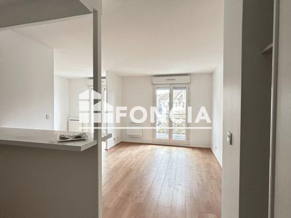 Location Studio 29.6 m² - 3 SQUARE DES MUSES Chilly-mazarin 91380