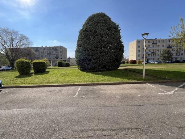 Appartement à vendre |  Saint-Priest |  3 pièces | 57 m²