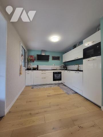 Charmante maison de plain-pied avec sous-sol complet 