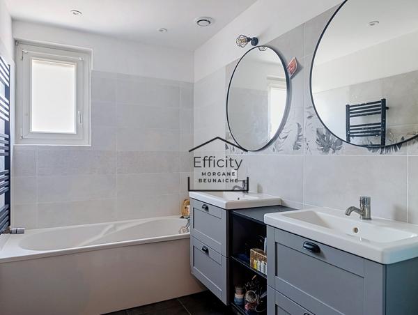 Maison
         5 pièces
        - 112 m² Exclusivité 309 900 € *