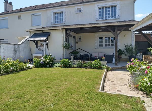 Maison
         5 pièces
        - 112 m² Exclusivité 309 900 € *