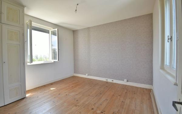 Maison à vendre    4 pièces •  Villieu-Loyes-Mollon