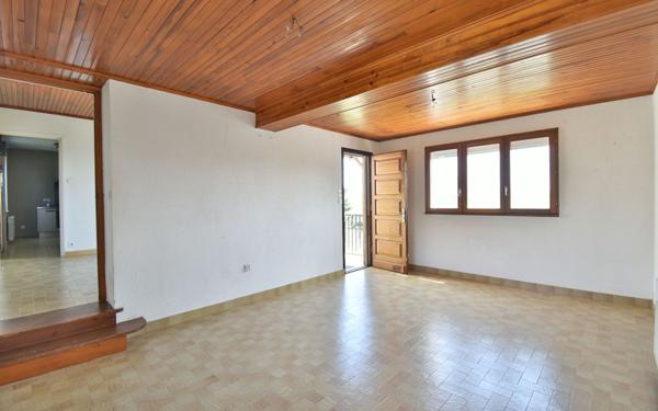 Maison à vendre    4 pièces •  Villieu-Loyes-Mollon