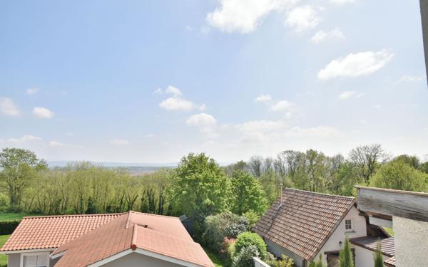 Maison à vendre    4 pièces •  Villieu-Loyes-Mollon