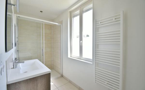 Maison à vendre    4 pièces •  Villieu-Loyes-Mollon