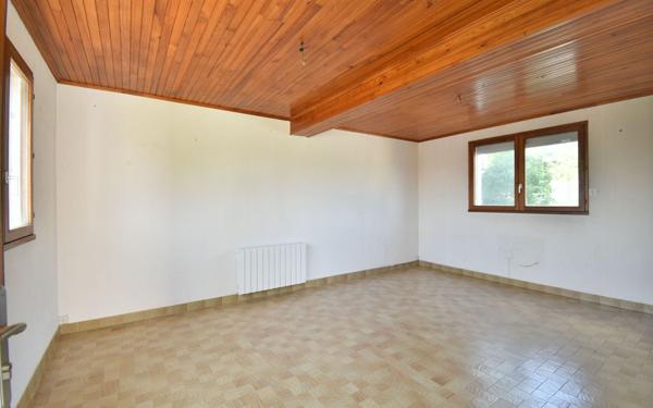 Maison à vendre    4 pièces •  Villieu-Loyes-Mollon