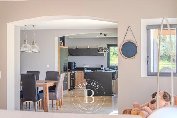 Cabriès, Maison 4 Chambres -  240 m² à vendre