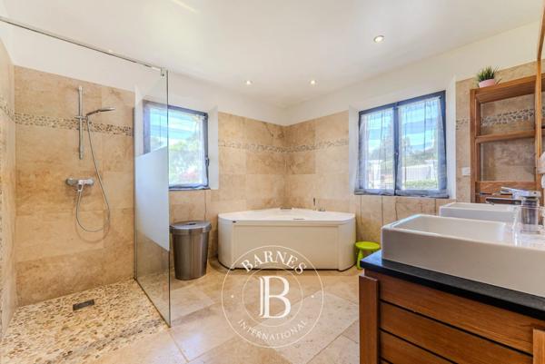 Cabriès, Maison 4 Chambres -  240 m² à vendre