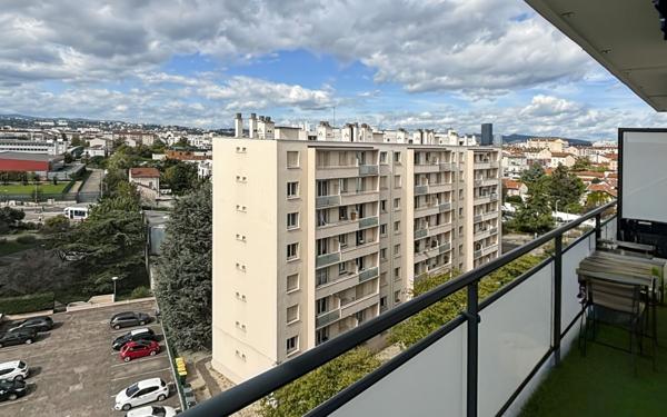 Appartement à louer    3 pièces •  Lyon 8