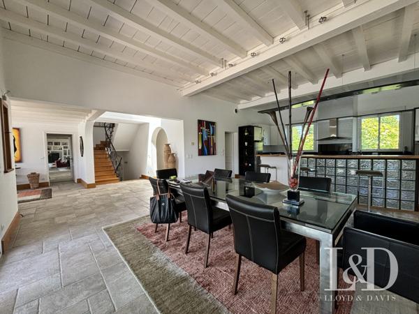 PROPRIÉTÉ AVEC PISCINE VUE DÉGAGÉE SUR LA RHUNE