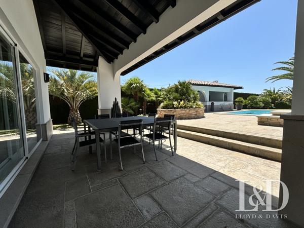 PROPRIÉTÉ AVEC PISCINE VUE DÉGAGÉE SUR LA RHUNE