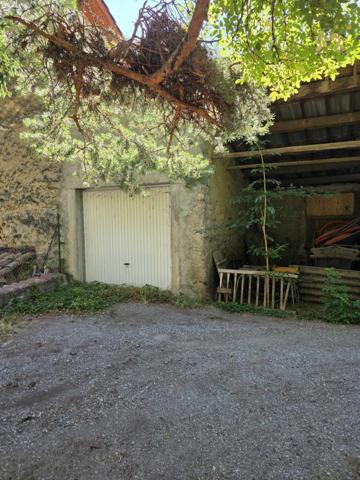 Lettret (05130) Réel opportunité pour investisseur ou première acquisition à 3 minutes de Tallard, maison de village avec gara