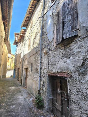 Lettret (05130) Réel opportunité pour investisseur ou première acquisition à 3 minutes de Tallard, maison de village avec gara