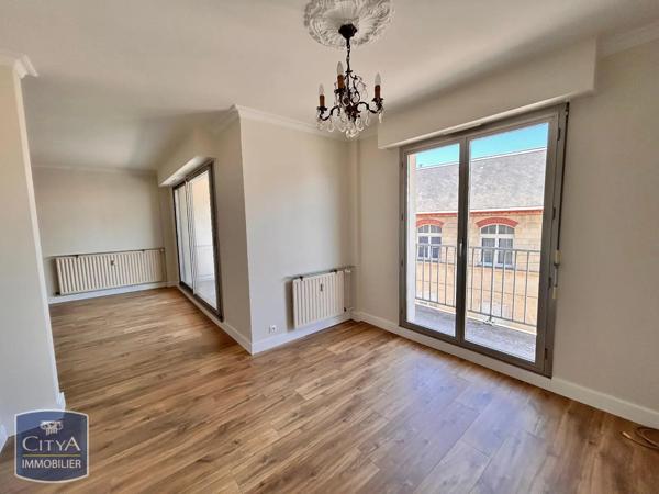 Appartement à louer 3 pièces 86.86m² Laval (53000)