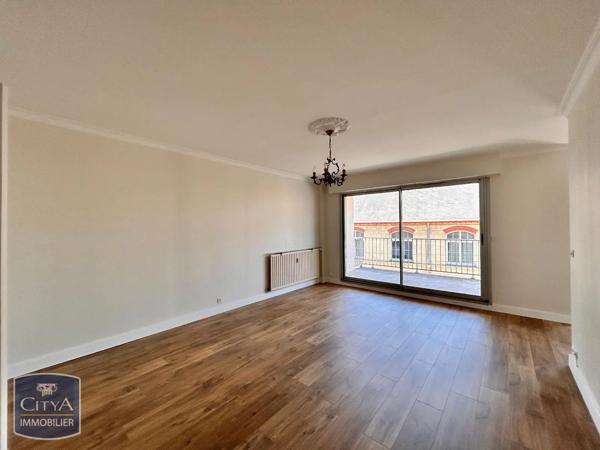 Appartement à louer 3 pièces 86.86m² Laval (53000)