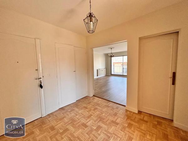 Appartement à louer 3 pièces 86.86m² Laval (53000)