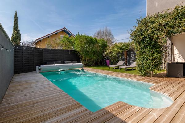 Tassin-La-Demi-Lune - Maison d'environ 134 m² - 5 chambres - Piscine - Garage - Places de stationnement