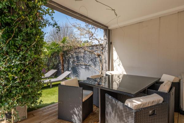 Tassin-La-Demi-Lune - Maison d'environ 134 m² - 5 chambres - Piscine - Garage - Places de stationnement