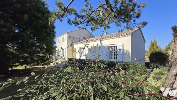 PORNIC - Proche centre commercial. Maison 4 chambres 189 m² sur terrain de plus de 900 m²