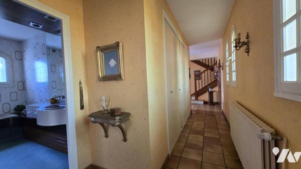 PORNIC - Proche centre commercial. Maison 4 chambres 189 m² sur terrain de plus de 900 m²