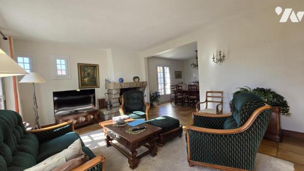 PORNIC - Proche centre commercial. Maison 4 chambres 189 m² sur terrain de plus de 900 m²