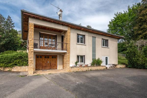 Saint-Cyr-au-Mont-d'Or - Maison de 196 m² à rénover - 4 chambres - Garage - Terrain 3000 m² - Vue dégagée - Garage