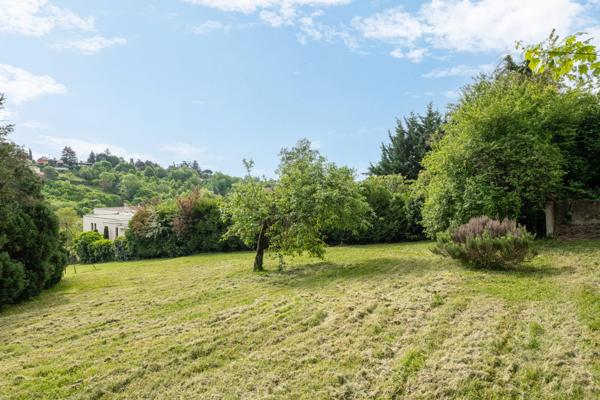 Saint-Cyr-au-Mont-d'Or - Maison de 196 m² à rénover - 4 chambres - Garage - Terrain 3000 m² - Vue dégagée - Garage