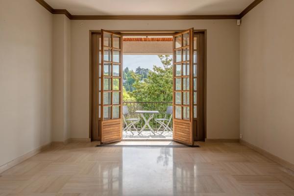 Saint-Cyr-au-Mont-d'Or - Maison de 196 m² à rénover - 4 chambres - Garage - Terrain 3000 m² - Vue dégagée - Garage