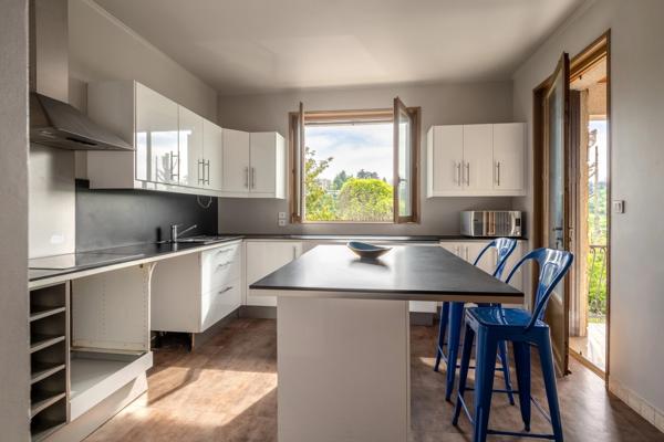 Saint-Cyr-au-Mont-d'Or - Maison de 196 m² à rénover - 4 chambres - Garage - Terrain 3000 m² - Vue dégagée - Garage