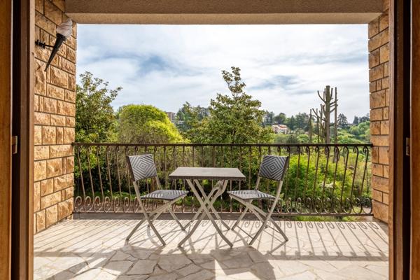 Saint-Cyr-au-Mont-d'Or - Maison de 196 m² à rénover - 4 chambres - Garage - Terrain 3000 m² - Vue dégagée - Garage