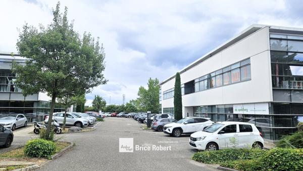 Bureaux à louer à Dardilly dans parc tertiaire avec visibilité autoroute