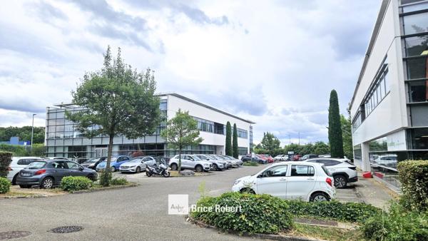 Bureaux à louer à Dardilly dans parc tertiaire avec visibilité autoroute